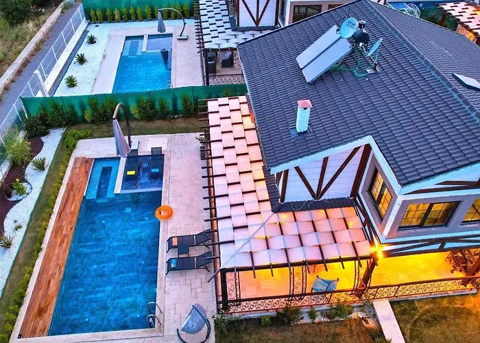 Yesil Uezuemlue 3 Bedroom Φετιγιέ